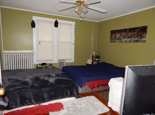 4 Knapp Ave, Middletown NY  10940-5637 exterior