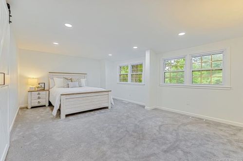 1090 Avery St, Wapping CT  06074-2301 exterior