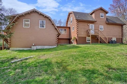 207 Osborne Hill Rd, Fishkill NY  12524-2529 exterior