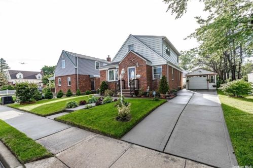 28 Wagner St, Floral Park, NY 11003-4149