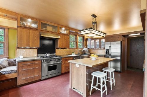 1003 Sylvan Ave, Milwaukee WI 53217-5355 exterior