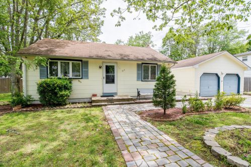 317 Birch Bark Dr, Bricktown, NJ 08723-5909