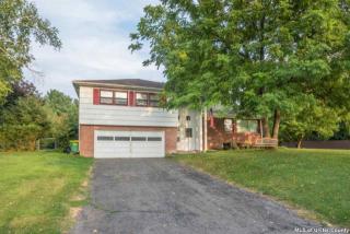 157 Hilltop Dr, Hurley, NY 12443-5218