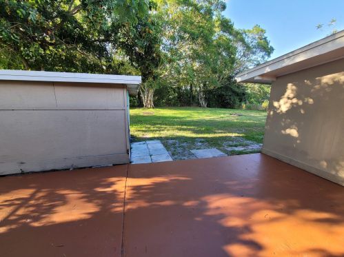 137 Prima Vista Blvd, Fort Pierce FL  34983-8462 exterior