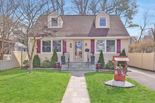 26 Park Ave, Crotonville, NY 10562-3613