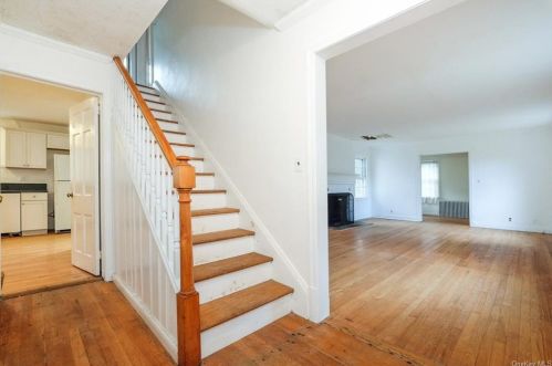 55 Meadowbrook Rd, White Plains NY  10605-2203 exterior