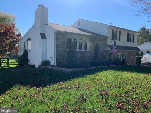 560 Churchville Ln, Southampton, PA 18966-1808