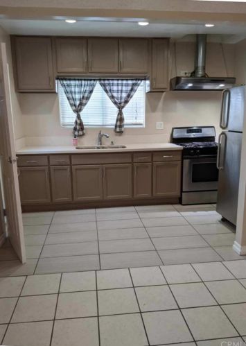 1209 Barcelona Pl, Long Beach, CA 90813-2219