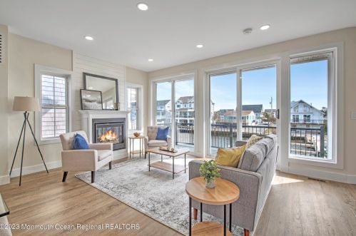 1217 Niihau Dr, Lacey NJ  08731-4702 exterior