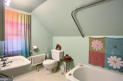 256 Walton St, Lemoyne PA  17043-2024 exterior