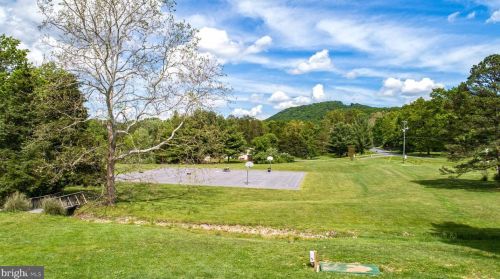 467 Freeze Rd, Linden VA  22642-5527 exterior