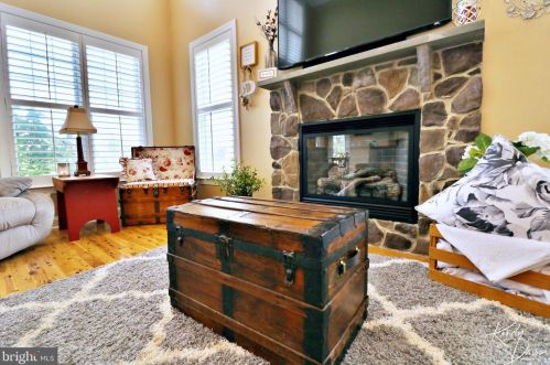 320 Stephen Ct, Charles Town WV  25414-4126 exterior