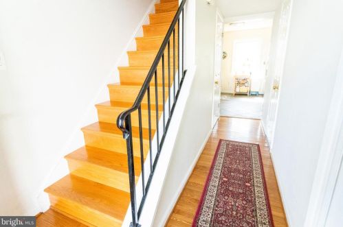 5112 Harford Ln, Springfield VA  22015-1544 exterior