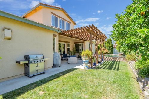 662 Canterbury Cir, Vacaville CA  95687-8225 exterior