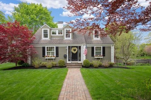 37 Hersey St, Hingham, MA 02043-4605