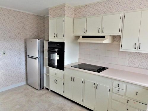 2873 Quinlan St, Yorktown Hgts NY  10598-2700 exterior