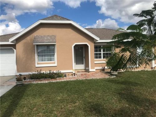 517 Royal Palm Dr, Kissimmee, FL 34743-9450