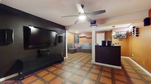 326 Angle Ave, Manville NJ  08835-2318 exterior