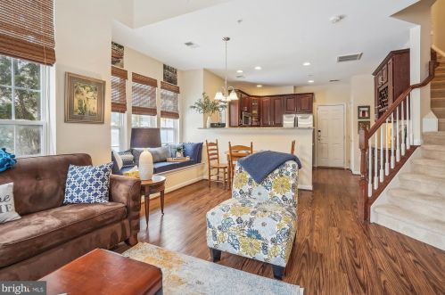 7204 Little Thames Dr, Gainesville VA  20155-4021 exterior