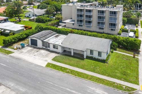 401 12 Ave, Boynton Beach FL  33435-6034 exterior