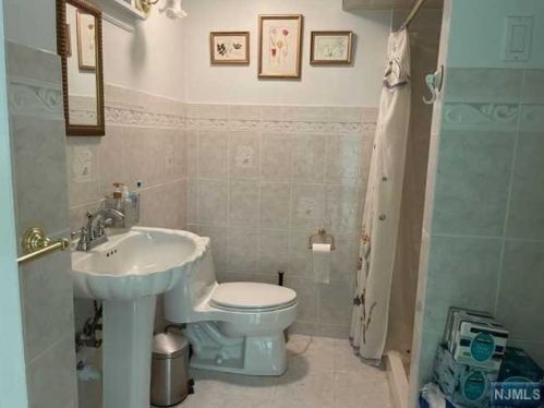 71 Jasper Ave, Teaneck NJ  07666-3816 exterior