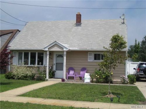 410 Front St, North Bellmore, NY 11710-4514