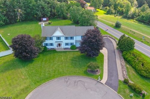 25 Martingale Dr, Wantage NJ  07461-2857 exterior