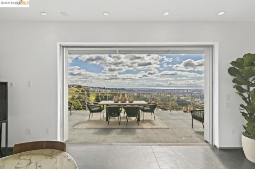 1560 Grand View Dr, Berkeley CA 94705-1637 exterior