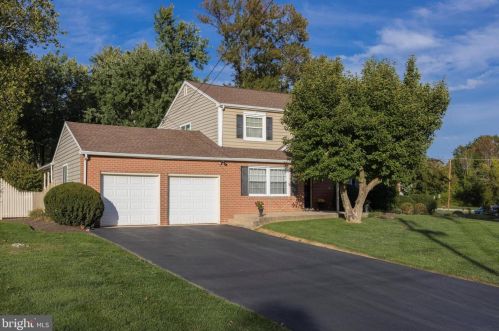 802 Kelly Dr, Norristown, PA 19403-4024