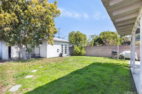 1643 Poppy St, Long Beach, CA 90805-3101