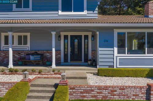 26 Descanso Dr, Orinda, CA 94563-4209