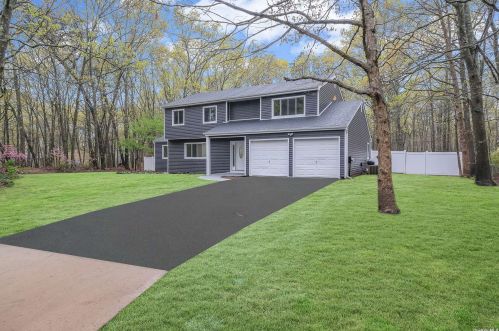 22 Cobblestone Dr, Panamoka, NY 11961-1719