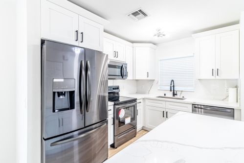 305 Swinton Ave, Delray Beach FL  33444-3550 exterior