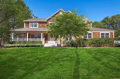158 Malloy Dr, East Quogue, NY 11942-3836