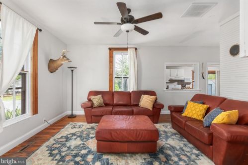 284 Massanutten St, Strasburg VA  22657-2301 exterior