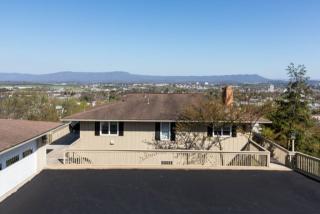 1018 Summit Ave, Harrisonburg, VA 22802-2319