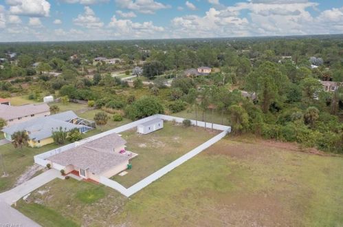 712 Hibiscus Ave, Lehigh Acres FL 33972-8000 exterior