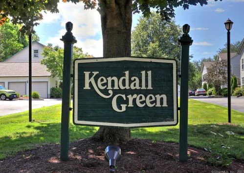 10 Kendall Green Dr, Milford, CT 06461-3068