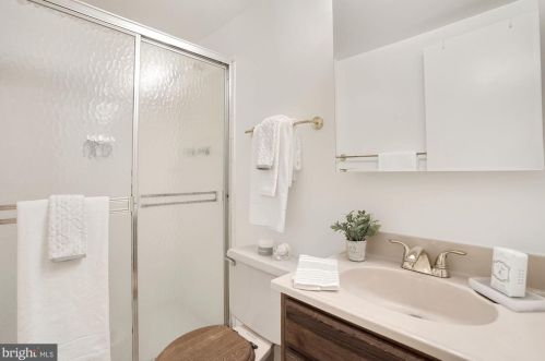 2509 Goldcup Ln, Herndon VA 20191-4220 exterior