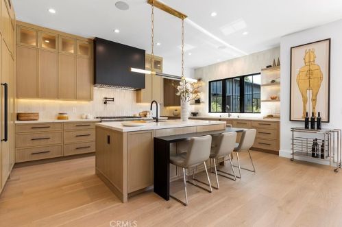 4955 Haskell Ave, Van Nuys CA  91436-1674 exterior