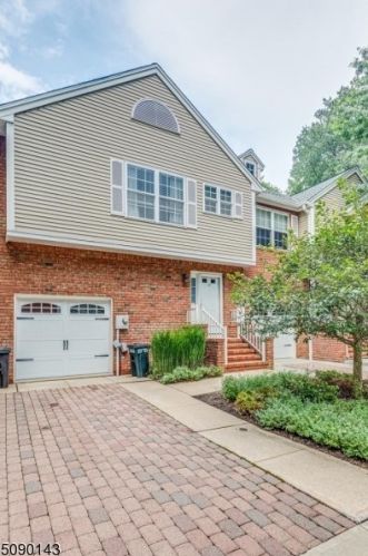 15 Berkeley Sq, Berkeley Heights, NJ 07922-2472