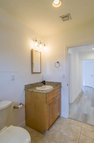 947 Nautilus Isle, Dania Beach FL  33004-2356 exterior