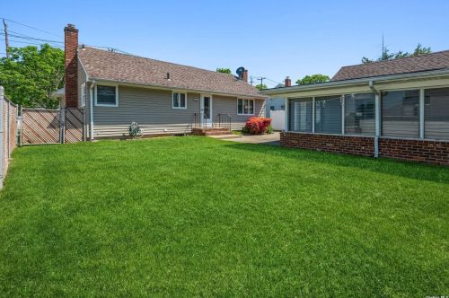 3986 Clark St, Seaford, NY 11783-2105