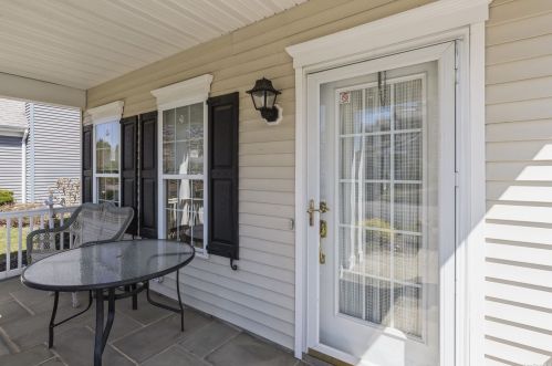 22 Golden Spruce Dr, Baiting Hollow, NY 11933-1490