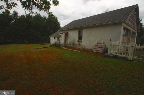 373 Concord Rd, Glen Mills PA  19342-1403 exterior