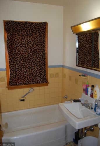 4559 Douglas Dr, Minneapolis MN 55422-1033 exterior