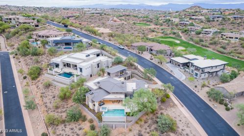 9710 Palisades Blvd, Scottsdale AZ 85268-2755 exterior