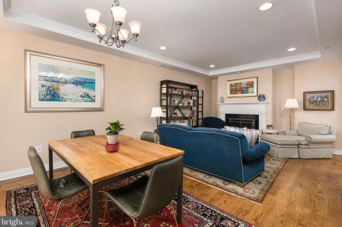 221 Victoria Mews, Princeton NJ  08542-3748 exterior