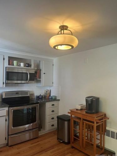 5 Guernsey Rd, Bloomfield CT  06002-3401 exterior