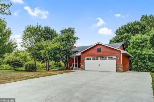 1890 Center St, Lino Lakes, MN 55038-9781